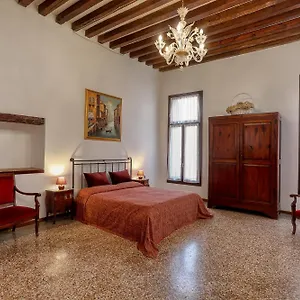 Apartment Flat With Canal View Near San Marco, Venice